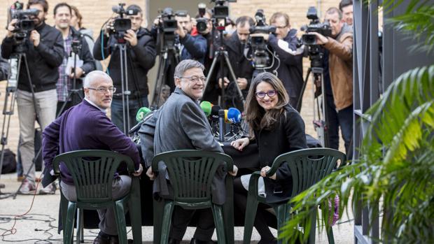 Imagen de la renovación este año del Pacto del Botánico, con Mónica Oltra, Ximo Puig y Antonio Montiel