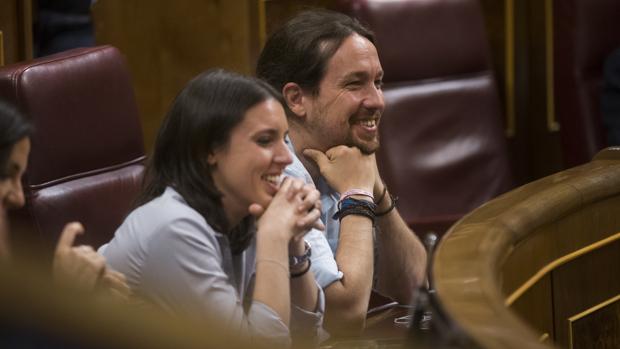 Irene Montero y Pablo Iglesias, en el Congreso