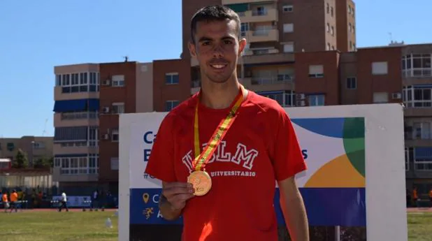 Ángel Ronco, con su medalla de oro