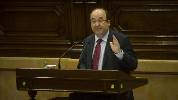 Miquel Iceta, líder del PSC, en el pleno del Parlamento de Cataluña