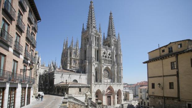 La Catedral de Burgos acoge el Pleno de las Cortes sobre el informe del Procurador del Común