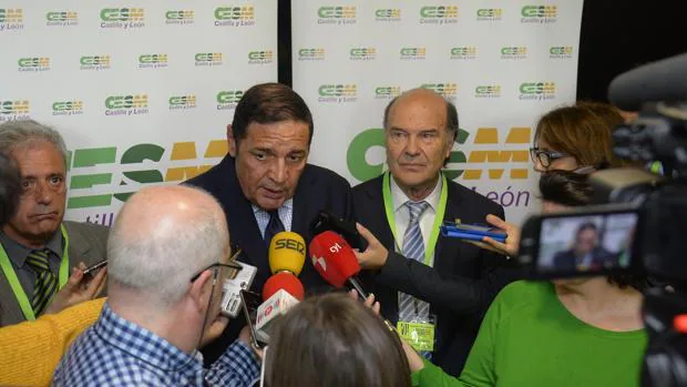 El consejero Sáez Aguado y el presidente del CESM en Castilla y León, Díaz Villarig, comparencen ante los medios