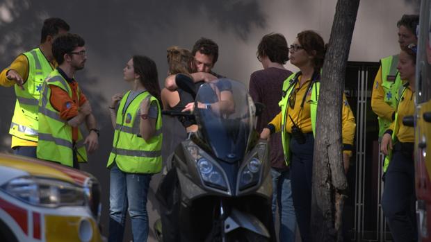 La teoría del entorno de los menores fallecidos: irrumpieron en el ascensor y cayeron antes de bajar