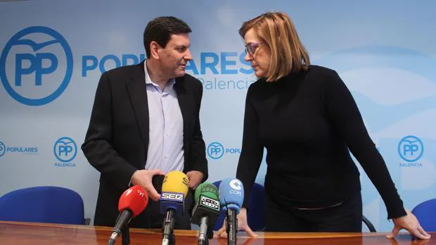 Fernández Carriedo y Ángeles Armisén, en la sede del PP de Palencia, en una imagen de archivo