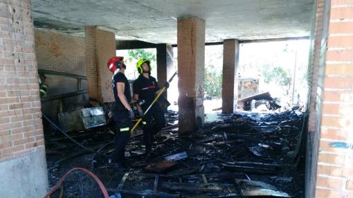 Enseres destruidos por el fuego