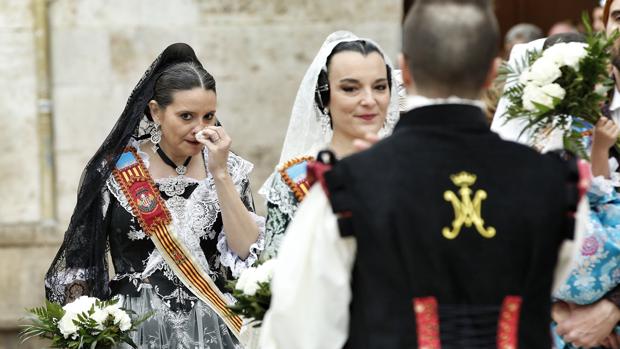 Imagen de Mónica Oltra con su falla Ángel del Alcazar-José Maestre