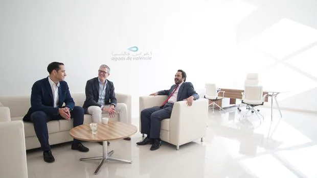 Enrique Fdez. Martos (Delegado de Global Omnium en Qatar), Eugenio Calabuig (Presidente de Global Omnium) y Miguel Ángel Fajardo (Agregado Comercial Embajada de España en Qatar)