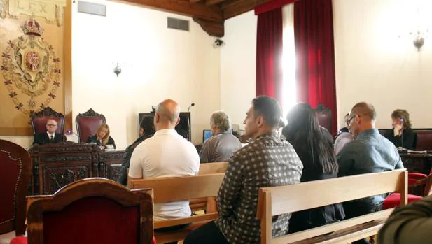 Los acusados, durante el juicio que se sigue en la Audiencia Provincial
