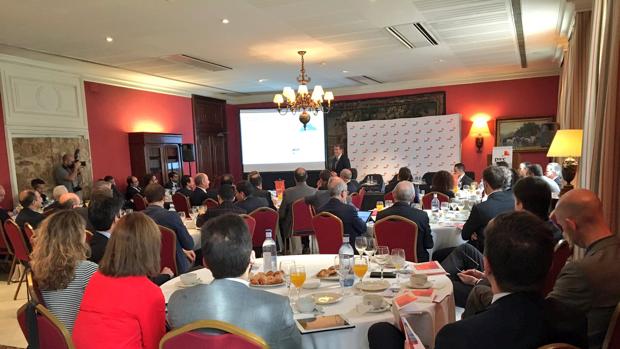 Canarias seduce a las empresas de Cataluña para que aprovechen su régimen fiscal