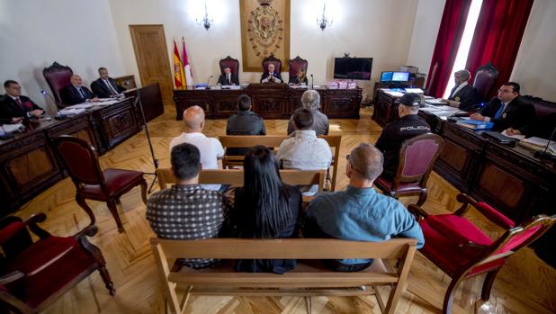 Sala de la Audiencia Provincial de Toledo donde se celebrar la visata, con los acusados en el centro