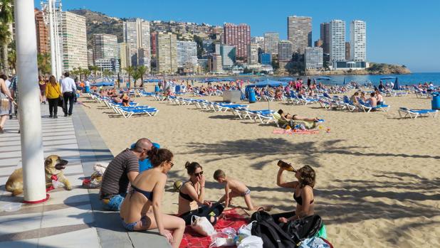 Imagen de archivo de la playa de Levante de Benidorm