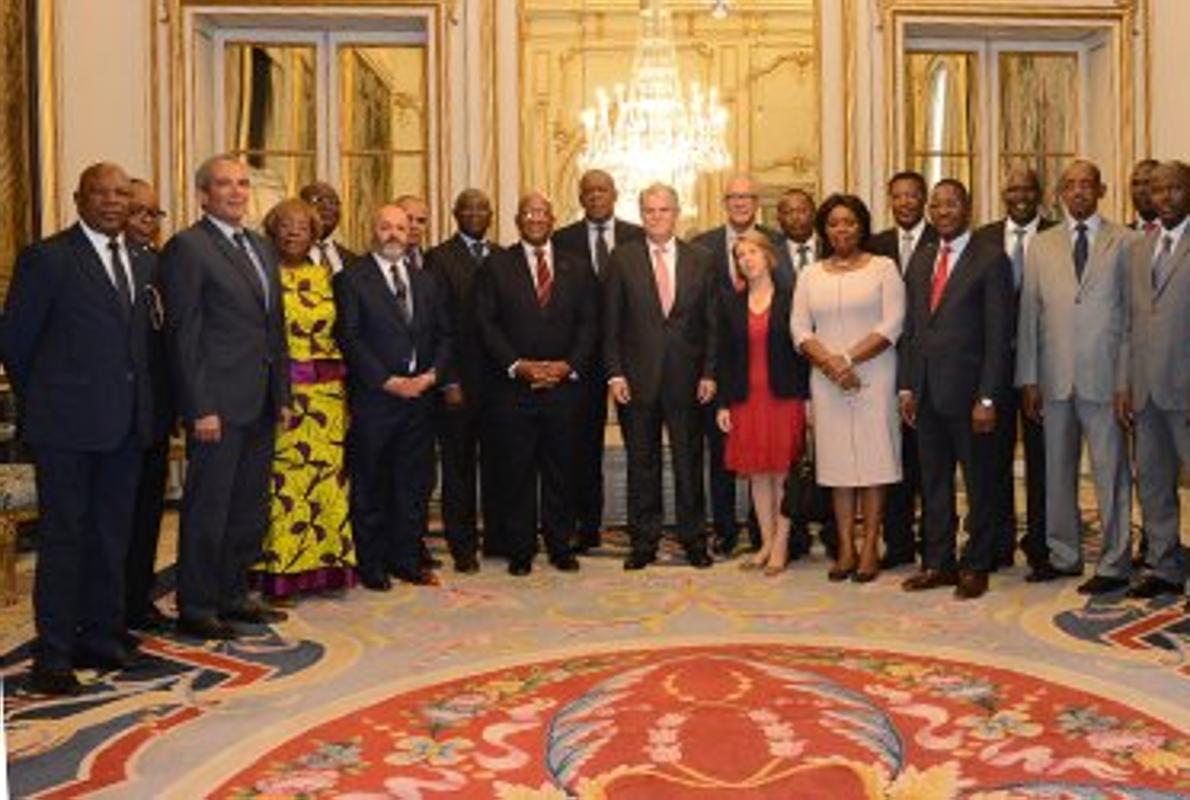El ministro de Exteriores con embajadores de Grupo África