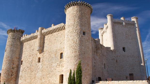 Homenaje a José Luis Sampedro en el castillo de Torija