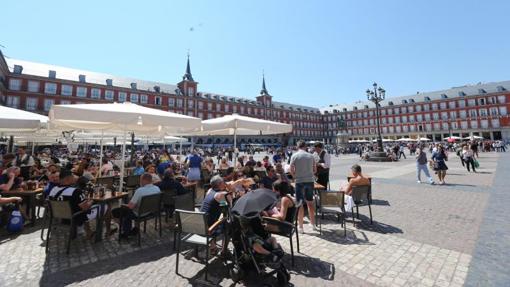 La Plaza Mayor llena de turistas