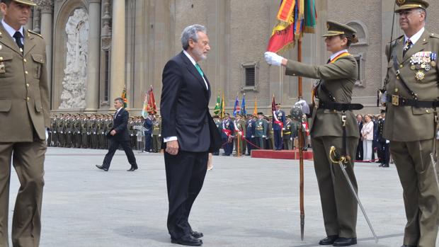 El periodista y escritor Luis del Val, entre los más de 1.200 civiles que pasaron a jurar bandera