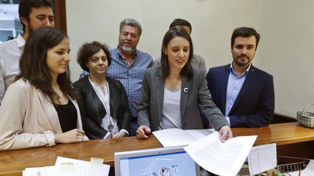 Podemos critica a Pastor por retrasar la celebración de la moción de censura