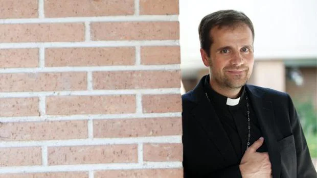 Aluvión de críticas al obispo de Solsona por relacionar la homosexualidad con la falta parental