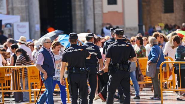 Imagen de un grupo de policias tomada este miércoles en Valencia