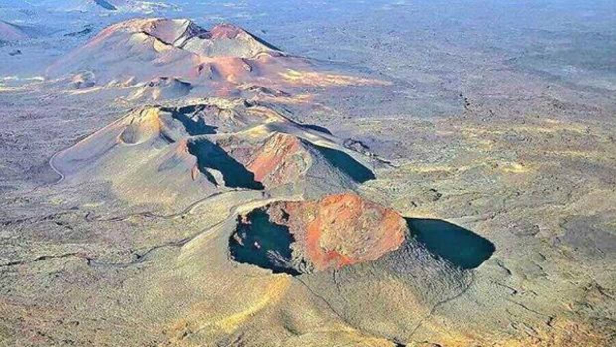 Cadena de volcanes en Lanzarote