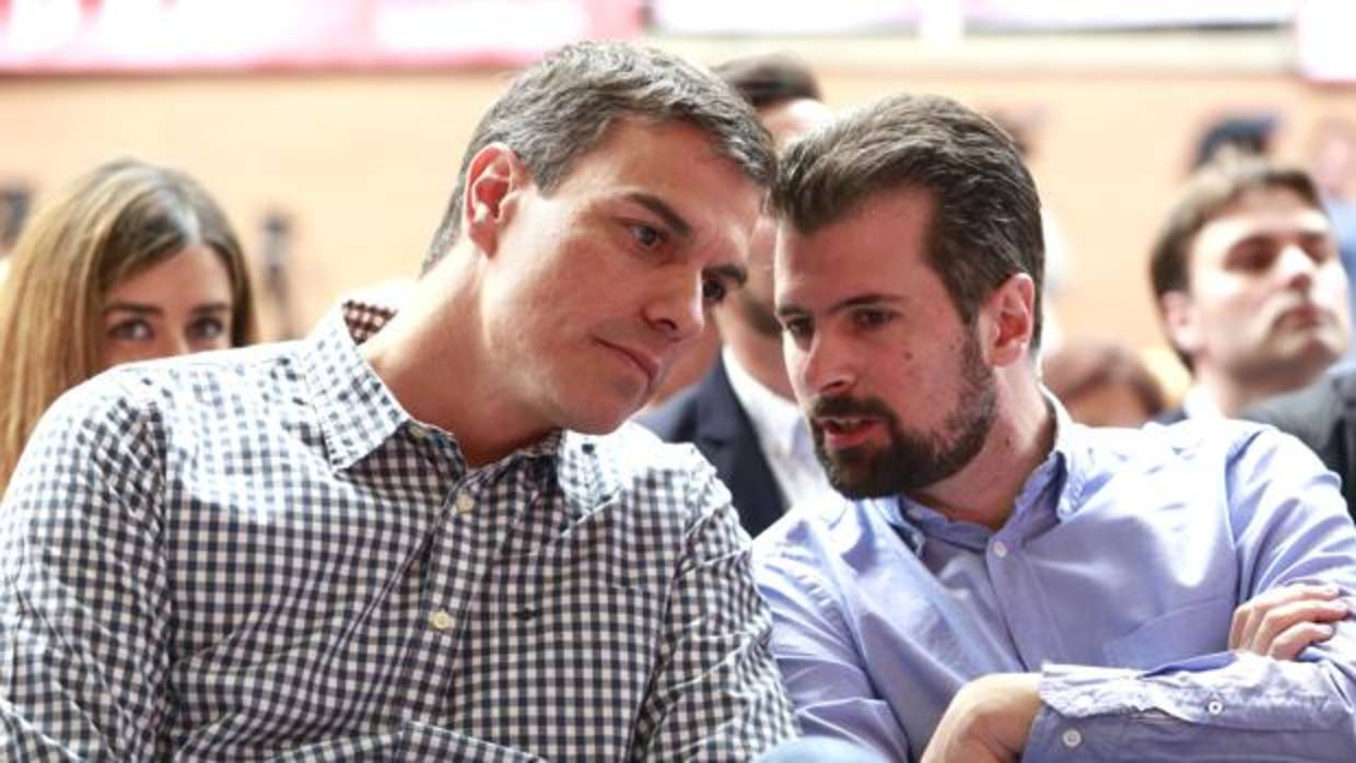 Pedro Sánchez y Luis Tudanca, en uno de sus encuentros de la campaña de las primarias