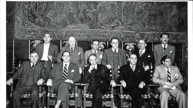 Los miembros del gobierno de la Generalitat en 1934, con Companys (en el centro) de presidente