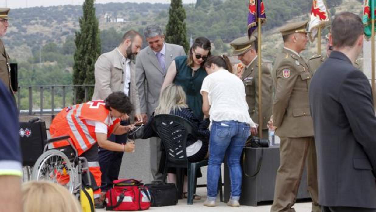 La alcaldesa, sentada en una silla tras el desvanecimiento