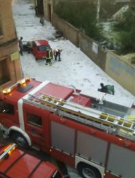 Los bomberos intervienen en una fuerte granizada en Ágreda (Soria)