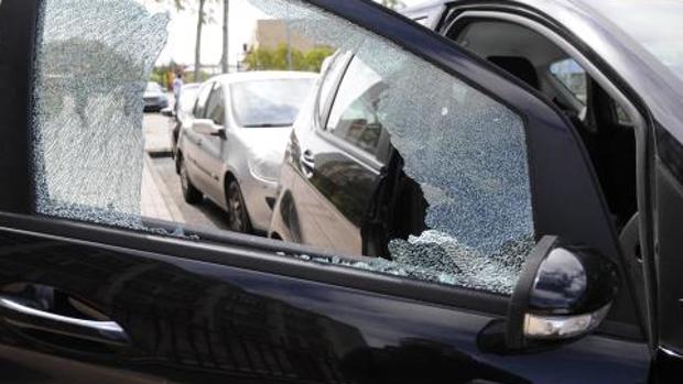 En libertad tras ser detenido por robar en 15 coches y una iglesia en la misma noche