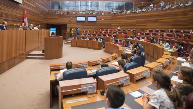 Valentía para denunciar y apoyo al más débil, compromisos de los niños contra el acoso escolar