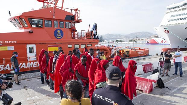Llegada a Motril de los 34 inmigrantes rescatados en una patera el pasado día 28