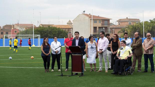 La Diputació inverteix 300.000 euros en el camp de gespa que potencia l’escola de futbol de Bonrepòs i Mirambell