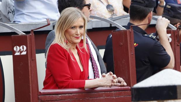 Cifuentes, hoy, ante «el Tribunal de la Santa Inquisición que ha montado la oposición»