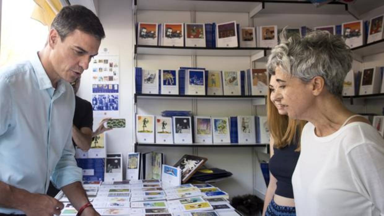 Pedro Sánchez, en la Feria del Libro de Madrid