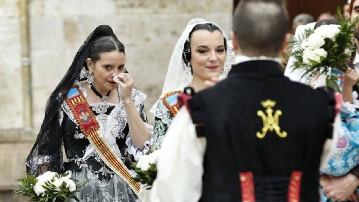 Imagen de Mónica Oltra tomada en la Ofrenda a la Virgen de los Desamparados de las Fallas 2016