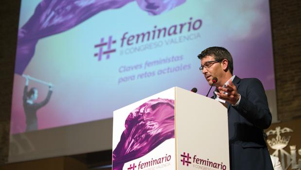 Jorge Rodríguez anuncia una red de municipios contra la violencia de género en la apertura del Feminario