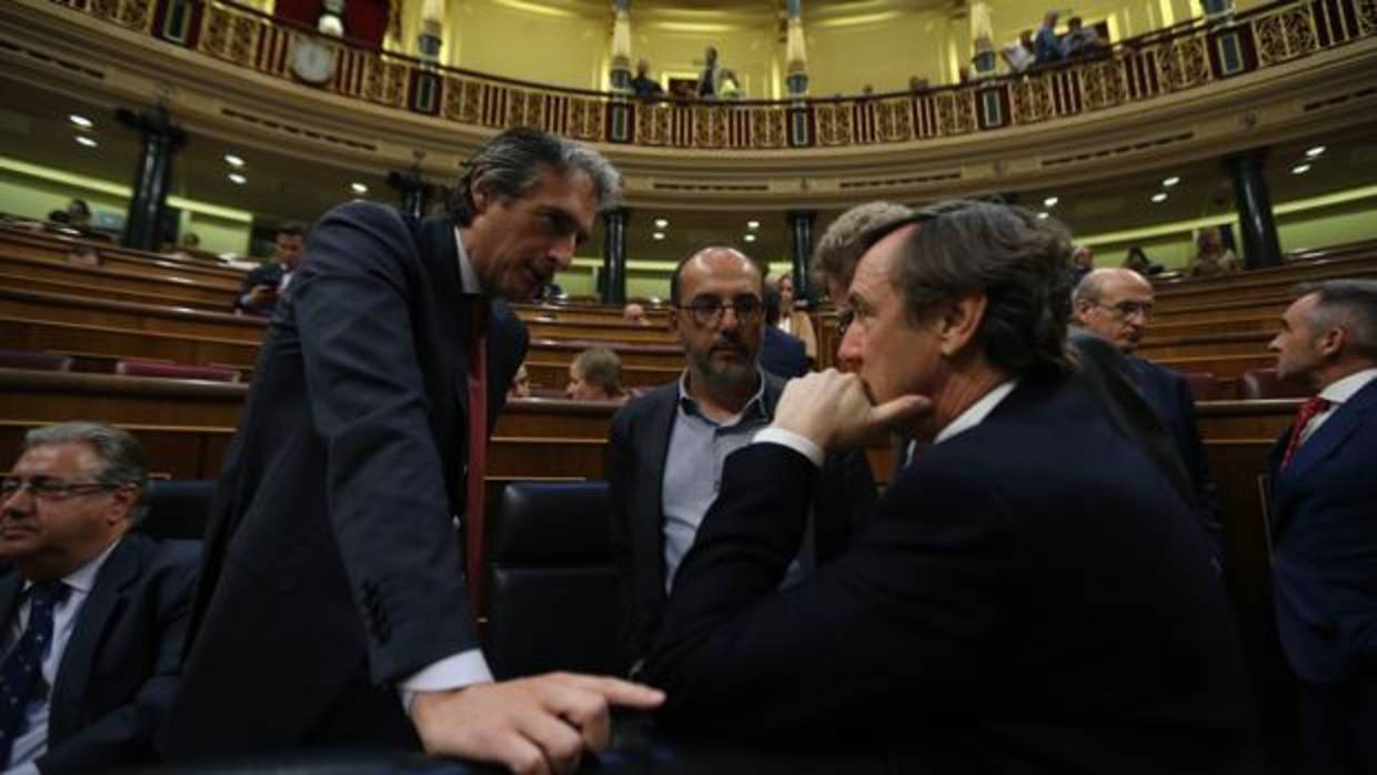 Imagen de archivo de Íñigo de la Serna y Rafael Hernando en el Congreso de los Diputados