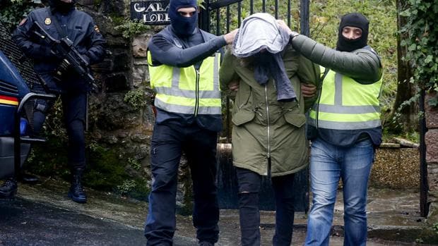 La Policía Nacional traslada a un presunto yihadista marroquí en San Sebastián