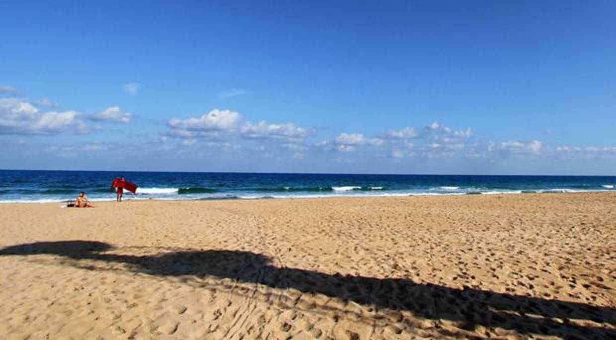 Imagen de archivo de una playa de Elche