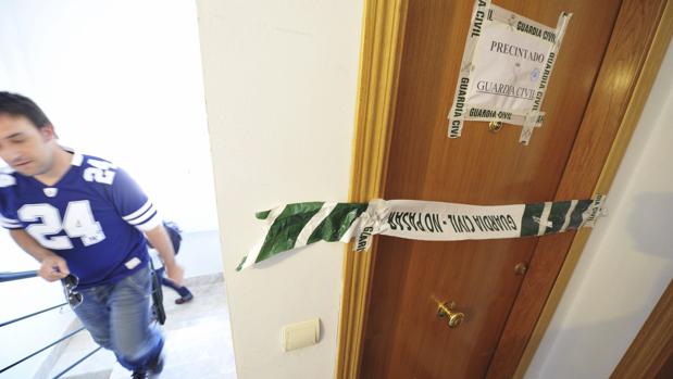 Acepta 13 años de cárcel por matar a su exsuegro de 59 puñaladas en Carranque