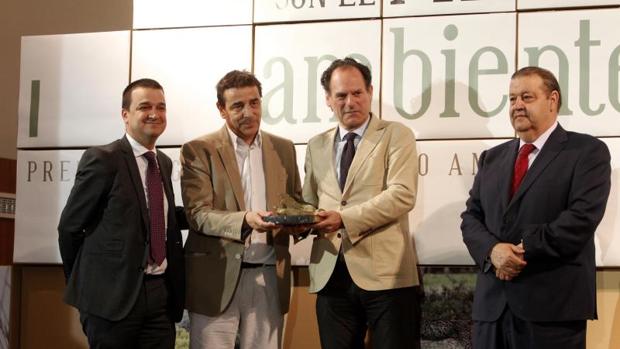 Los responsables del proyecto «Life-Iberlince» reciben el premio del consejero Martínez Arroyo
