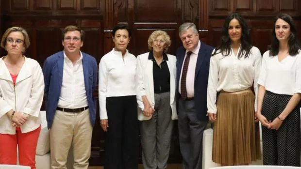 Carmena y los portavoces municipales, el lunes junto a Carmena y los padres de Leopoldo López