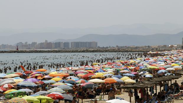 Imagen de archivo de la playa de El Faro de Cullera