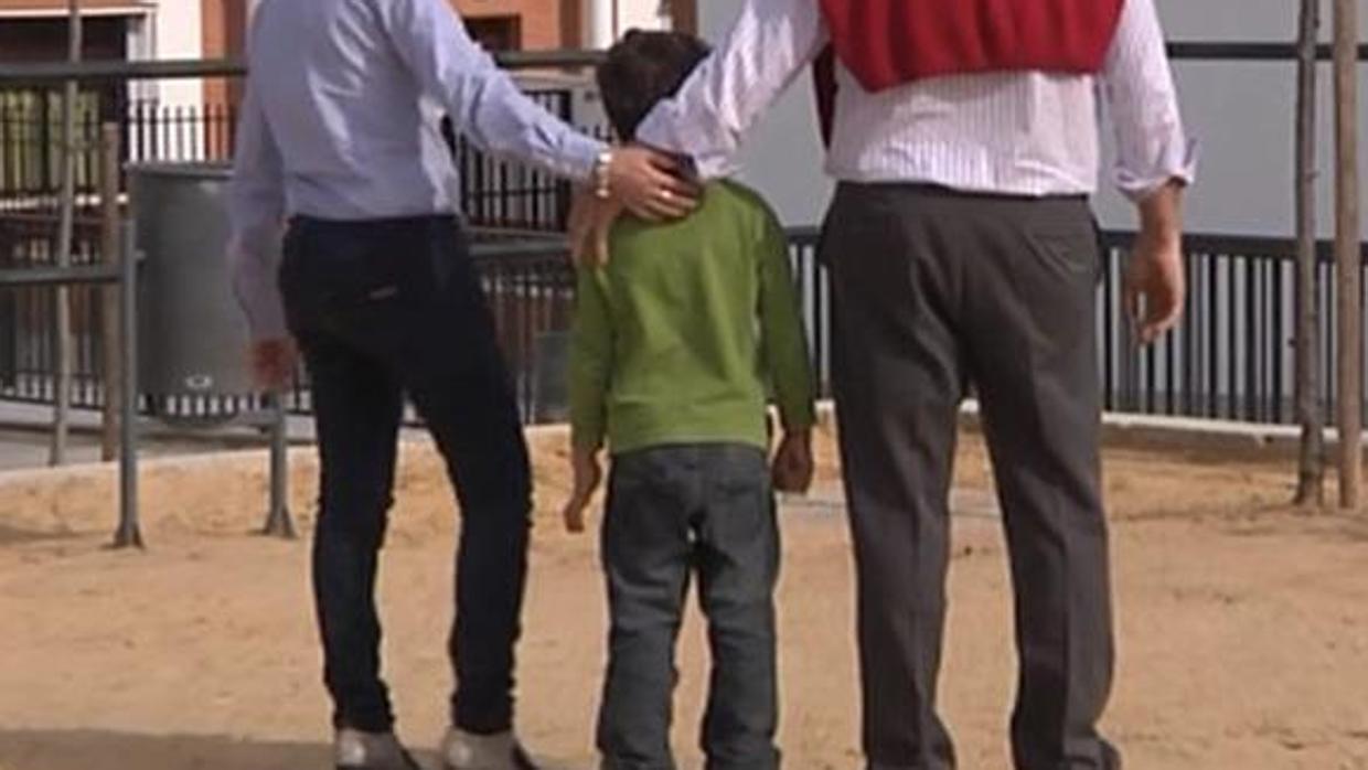 El número de hogares de acogida es muy reducido en comparación con el número de niños en desamparo qu e están a cargo de la Administración