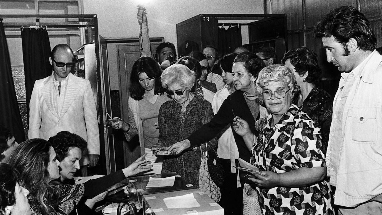 Cuatro mil madrileños que no pudieron votar el 15 de junio de 1977 en el colegio del paseo de San Ulán,por falta de papeletas, lo hicieron dos días después. La votación se desarrolló con toda normalidad, y los resultados del escrutinio se conocieron posteriormente