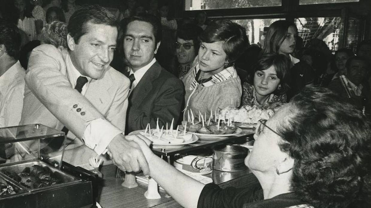 Adolfo Suárez en su visita inesperada a Cebreros en 1977