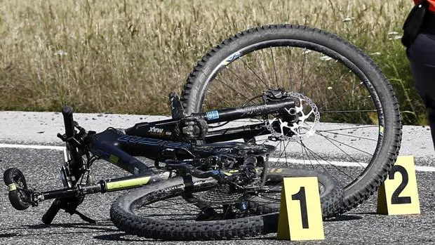 Imagen de archivo de una bicicleta en el suelo tras un atropello mortal