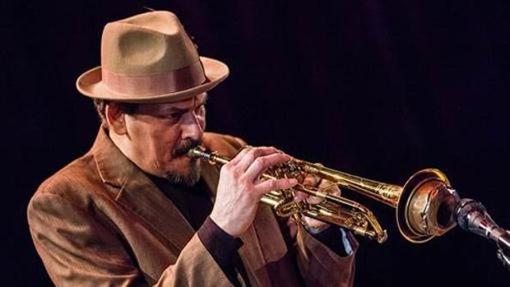 Jerry González en el Café Berlín