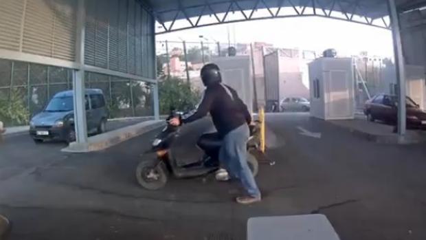 Coches kamikaze, la violenta fórmula para inmigrantes en Melilla