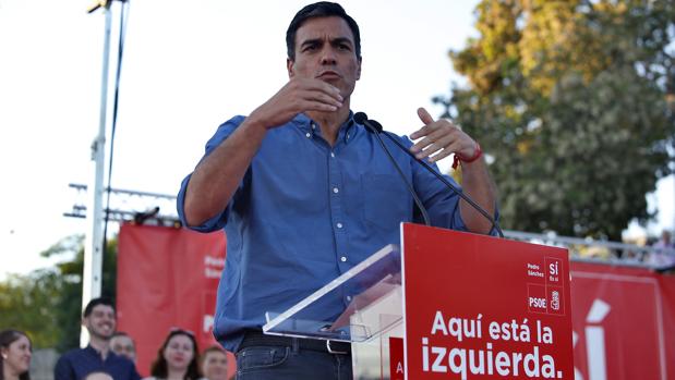 Pedro Sánchez durante uno de los mítines de su campaña de primarias