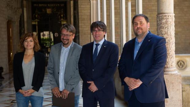 De izquierda a derecha, Alamany, Domènech, Puigdemont y Junqueras, hoy